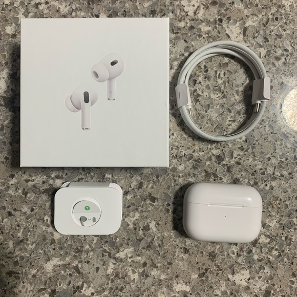 Apple AirPods Pro 2nd Generation with MagSafe Wireless Charging Case - White - Picture 1 of 4